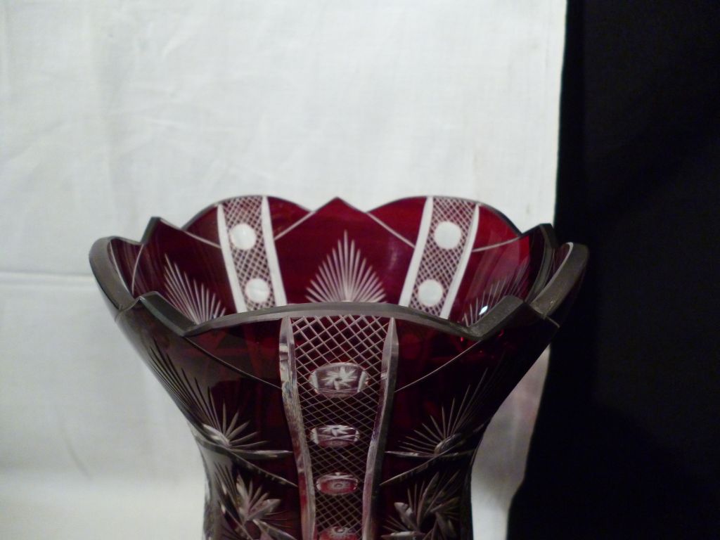 Antik bíbor színű csiszolt üveg váza 30 cm