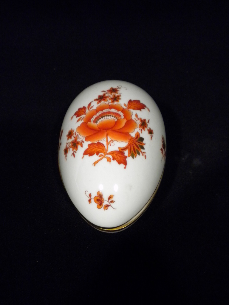 Antik óherendi tojás bonbonier Nanking Bouquet