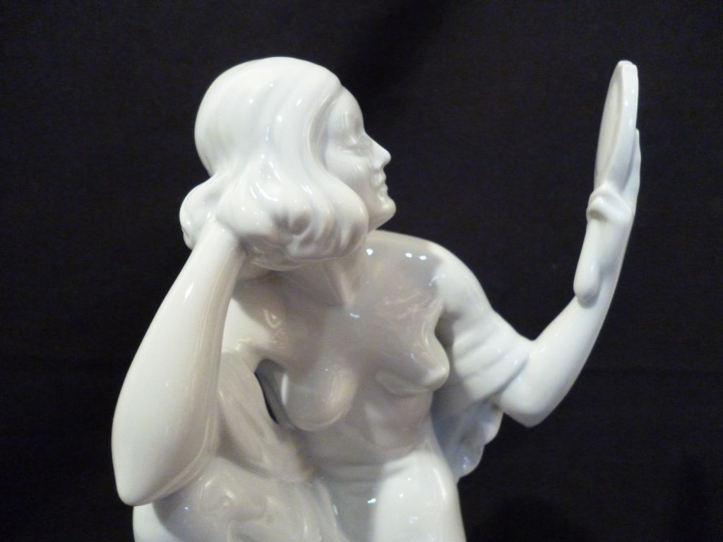 Régi herendi porcelán fésülködő női akt
