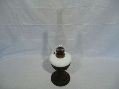 Antik öntöttvas üveg petróleum lámpa