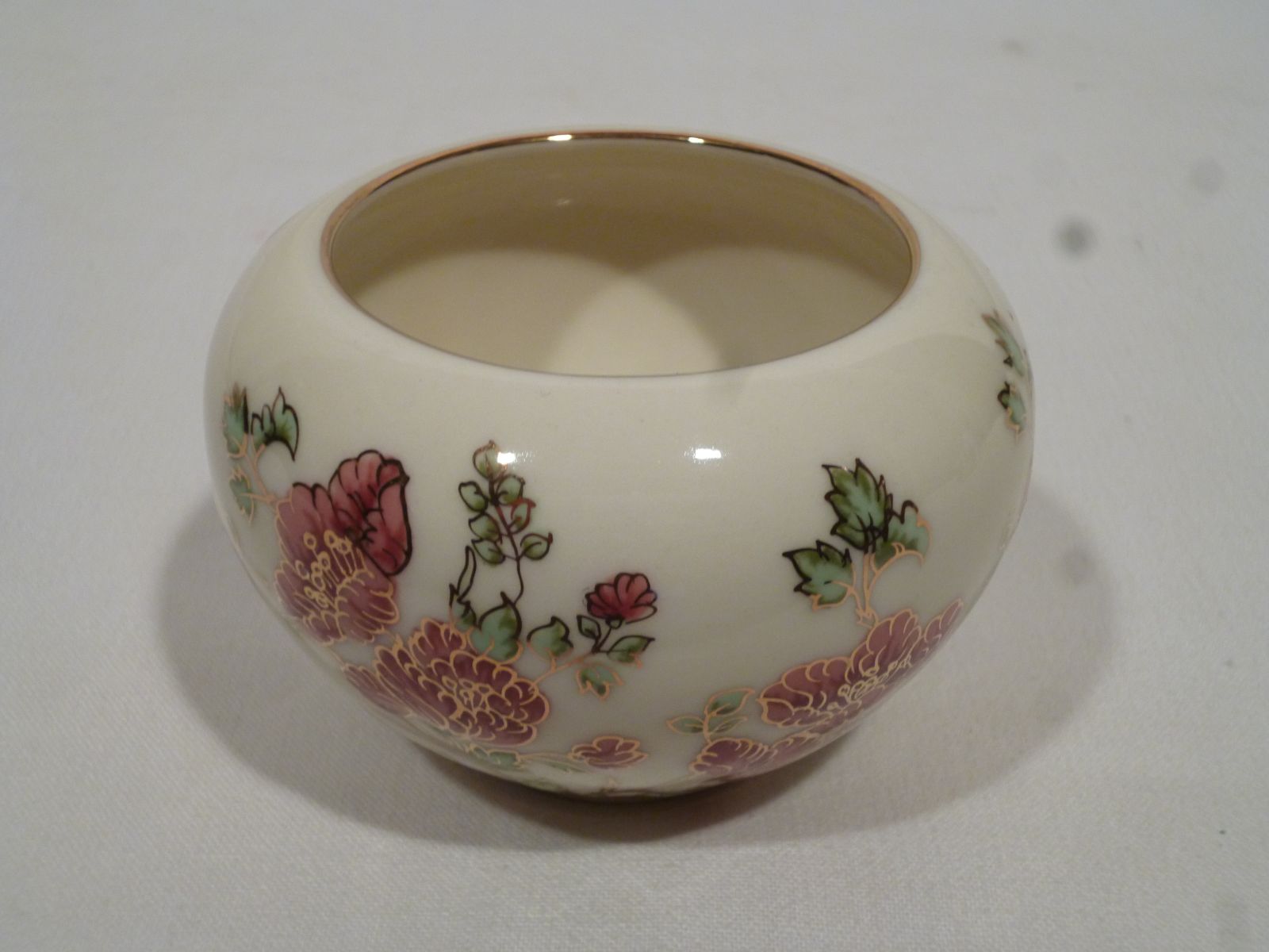 Régi Zsolnay porcelán vajszínű váza 6 cm