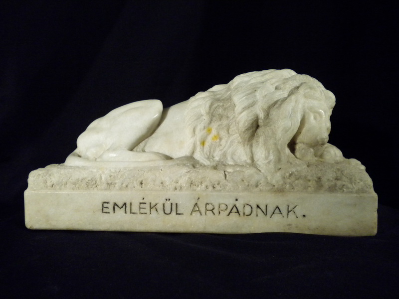 Antik impozáns márvány oroszlán szobor