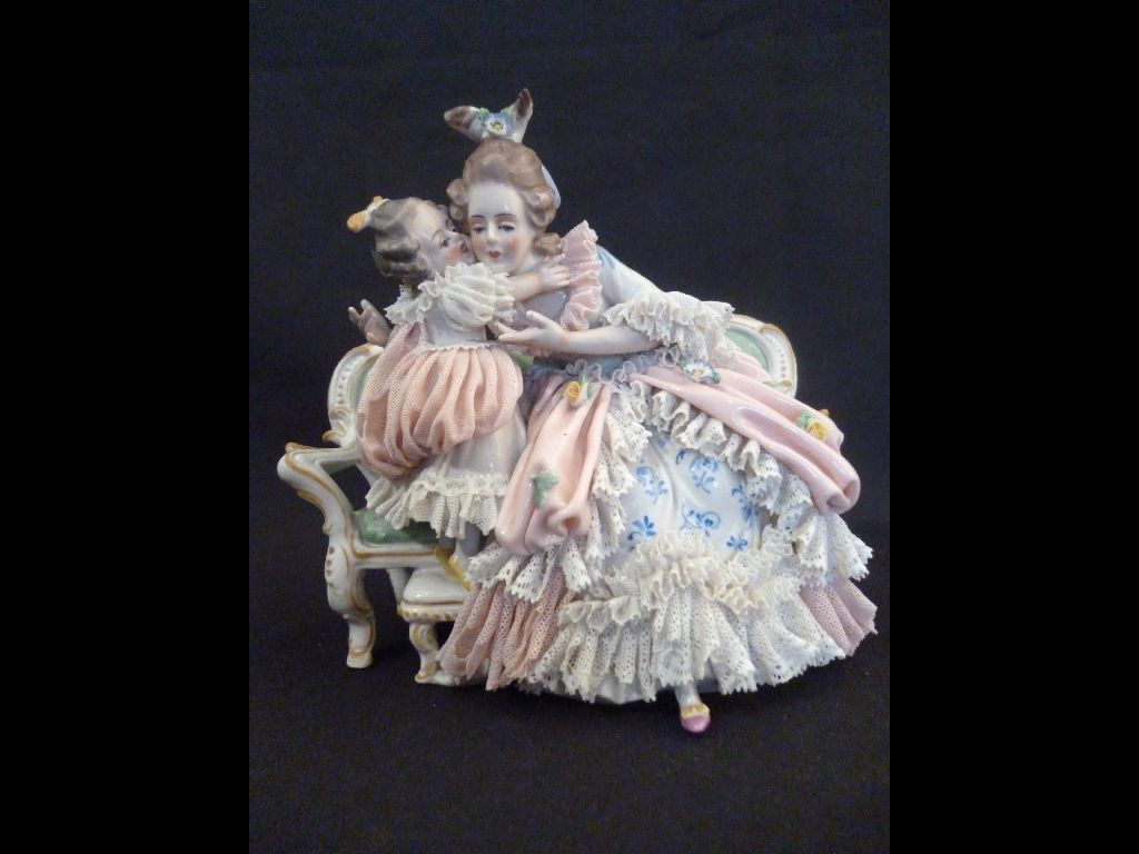 Antik nápolyi porcelán anya gyermekével
