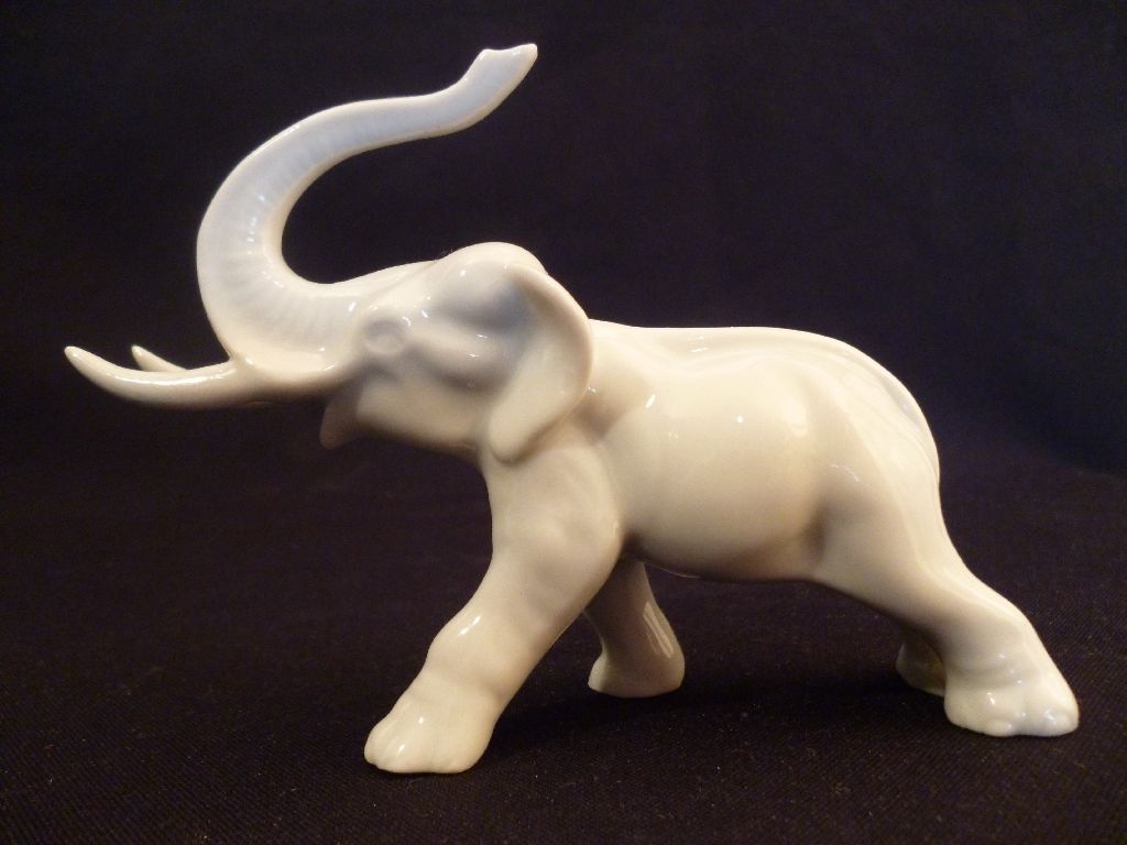 Antik óherendi porcelán elefánt