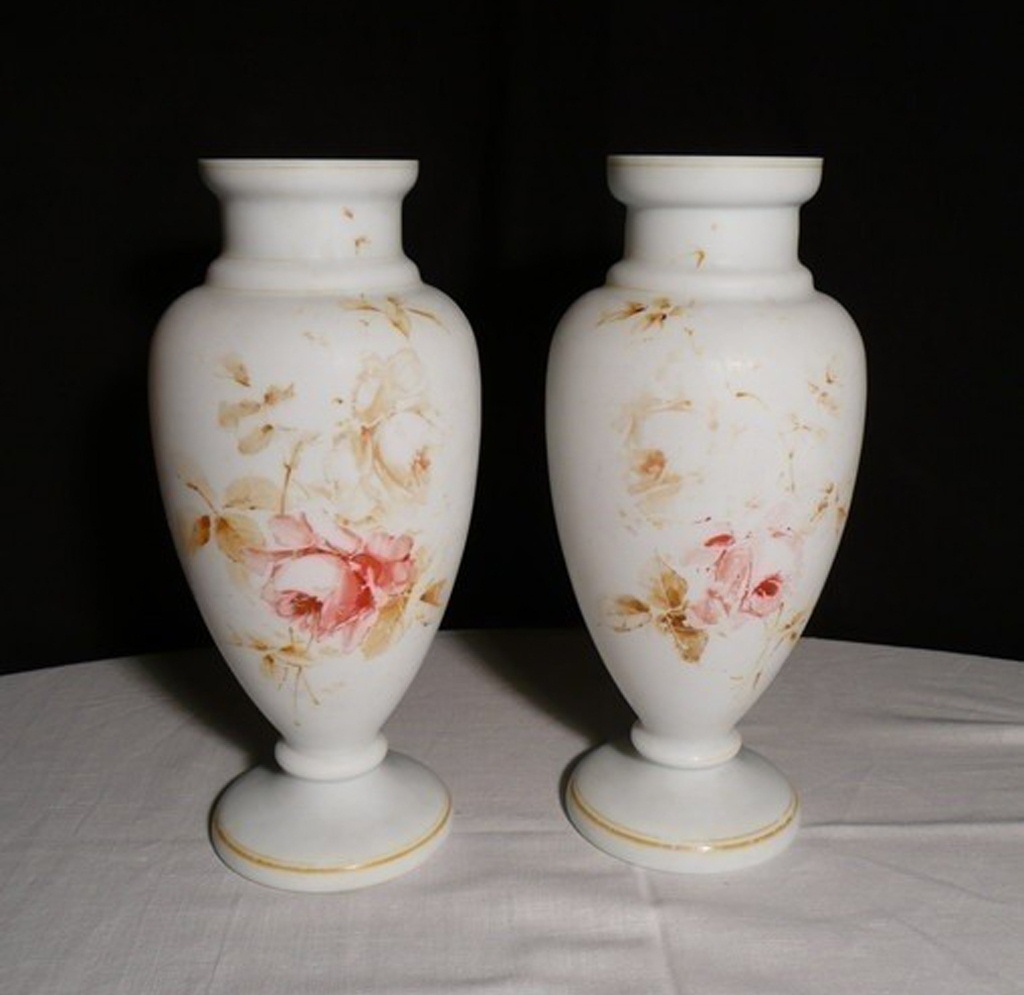 Antik tejüveg vázapár 1800-as évekből