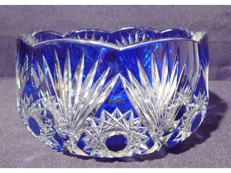 Színezett kék ólomkristály asztalközép