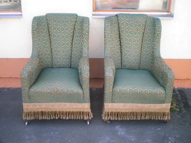 Két darab antik füles fotel
